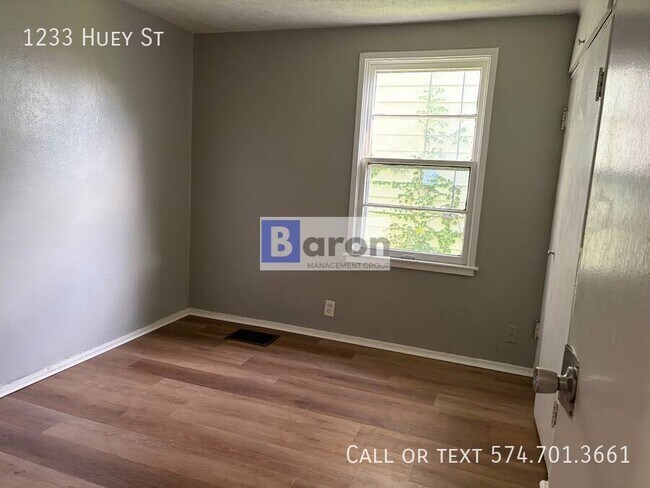 1233 Huey St