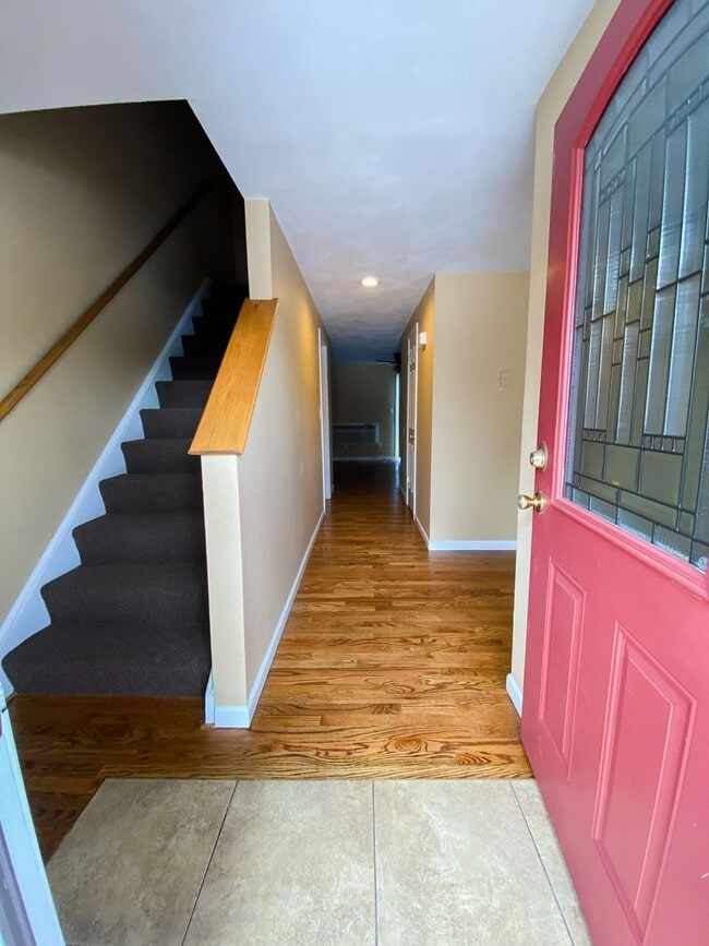 Photo - 209 Robert Dr
