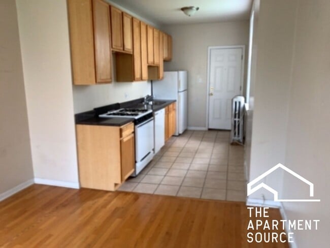 Photo - 3928 N Pine Grove Ave Unit 3E