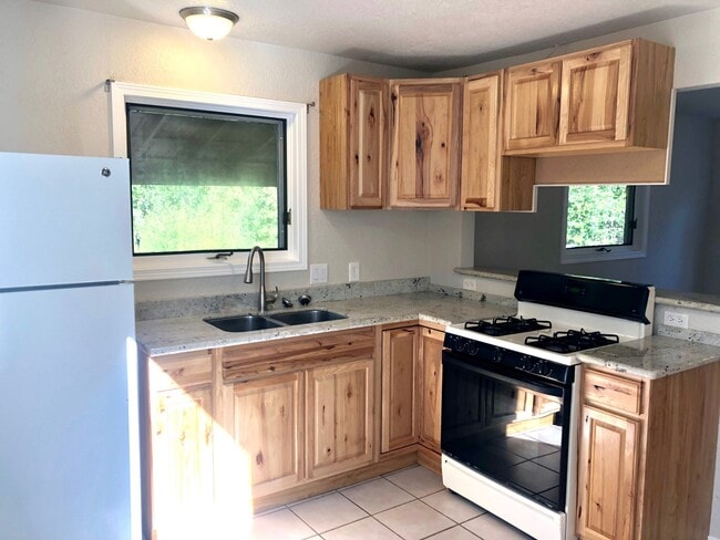 Photo - 1200 Pinecone Cir Apartment Unit B