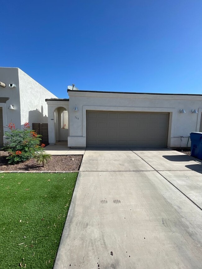Building Photo - Amanecer Townhome in Somerton