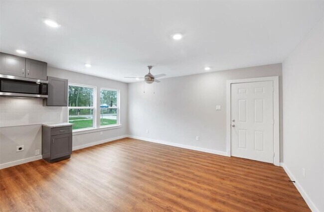 Photo - 8120 Laura Koppe Rd