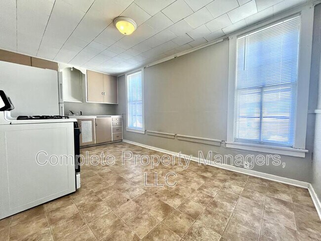 Photo - 326 E Washington St