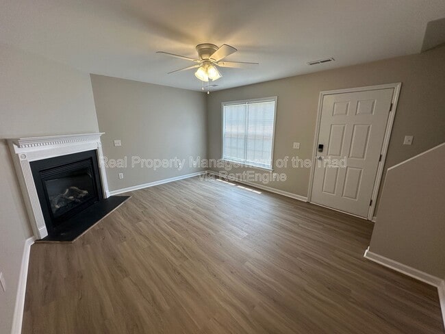 Photo - 225 Braeburn Dr