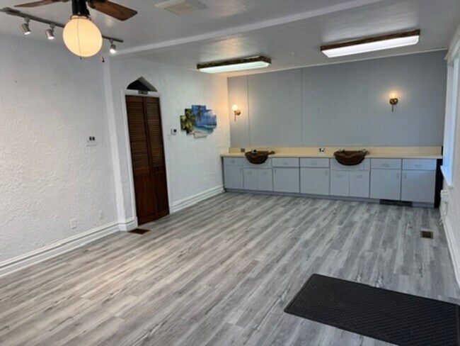 Photo - 5839 Hampton Ave