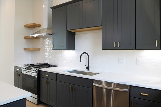 Photo - 326 Eastwood St