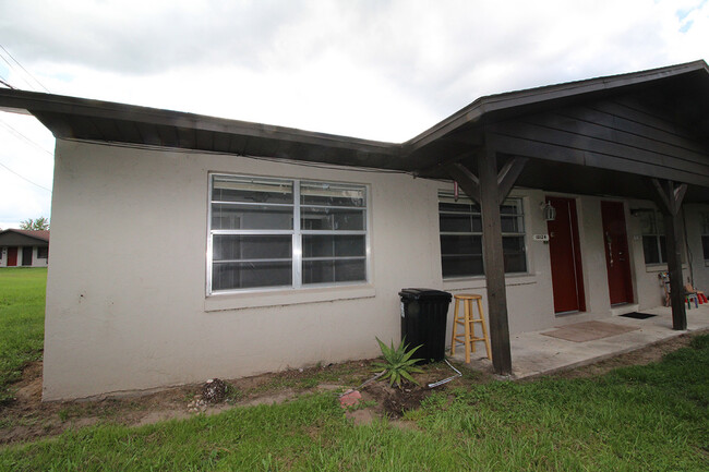 Beautiful 2 Bed 1 Bath Close to Town - Beautiful 2 Bed 1 Bath Close to Town House