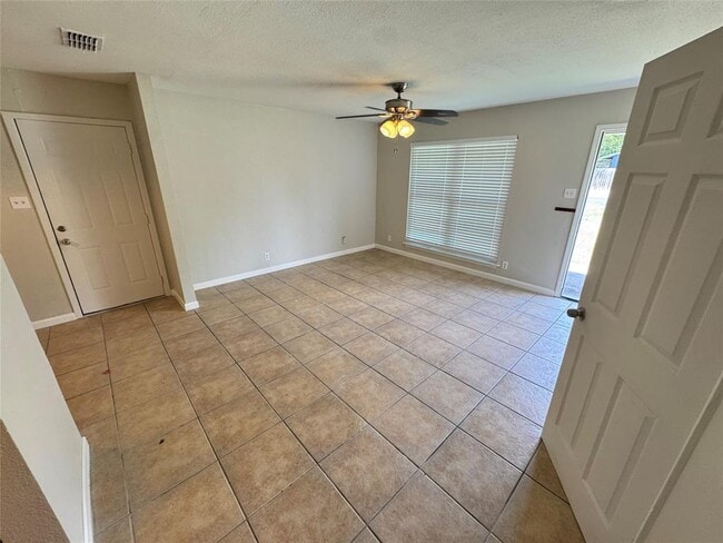 Building Photo - 4748 Suburban Dr Rental