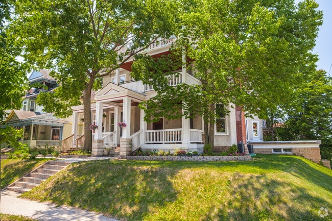 Building Photo - 2600 Colfax Ave S Rental