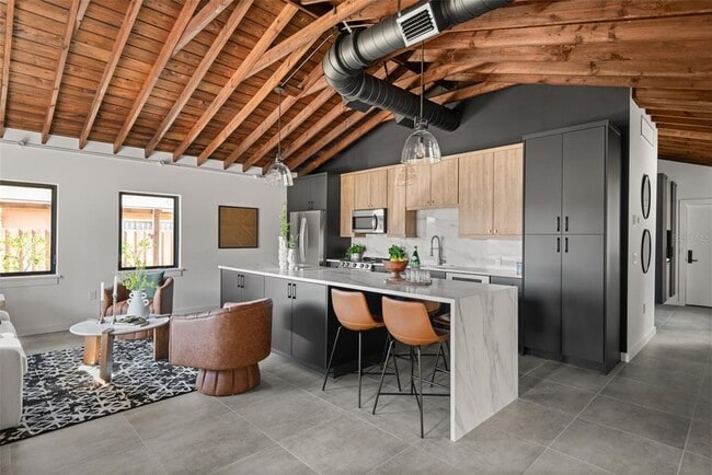 Photo - 870 Carver St