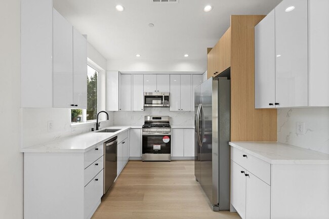Building Photo - 10742 Hortense St Rental