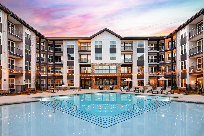 Sparkling swimming pool - Marlowe Brookwood Apartments