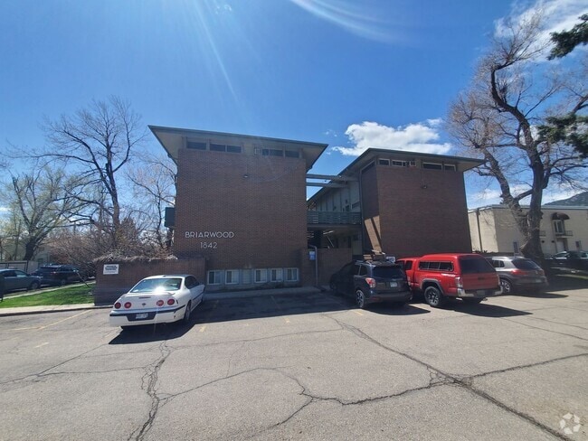 Building Photo - Large and Spacious One Bedroom Available i... Rental