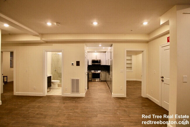 Building Photo - 1675 Beacon St Unit 1 Rental