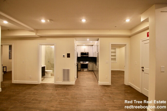 Building Photo - 1675 Beacon St Unit 1 Rental