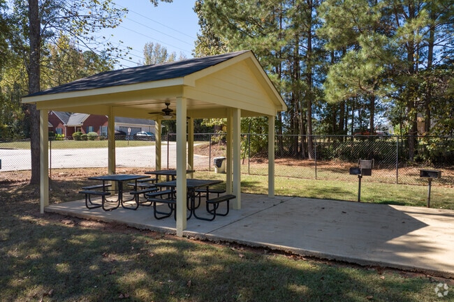 Community Park - Windsor Park Apartments