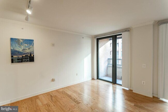 Photo - 616 E St NW Unidad 607