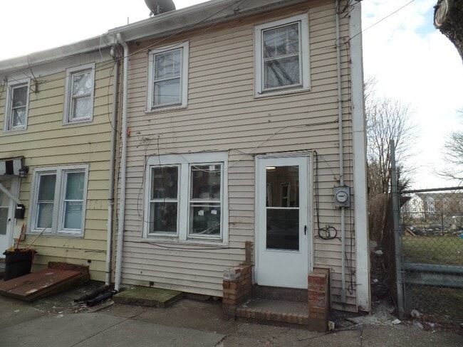 Building Photo - Amazing Rental
