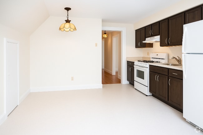 Building Photo - 10 Walden St Unit 3 Rental