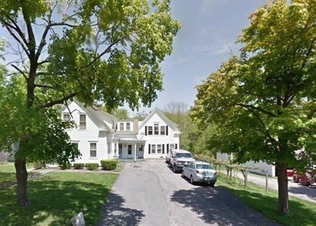 Building Photo - 231 Pleasant St Unit 2