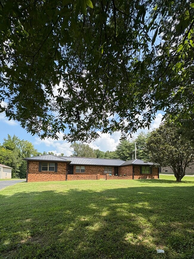 Building Photo - 5030 Benton Rd Rental