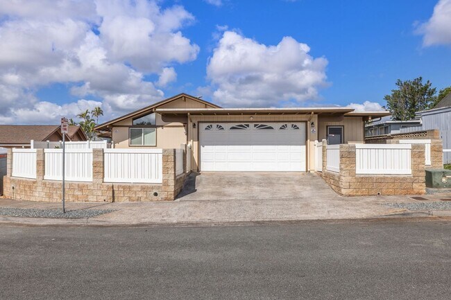 Photo - Spacious, 4 bedroom 2 bath single family home in Mililani located on a cul de sac.