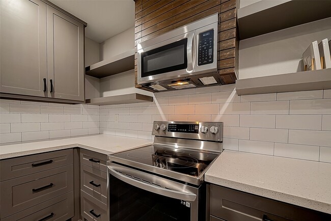 Building Photo - 3014 Delia St