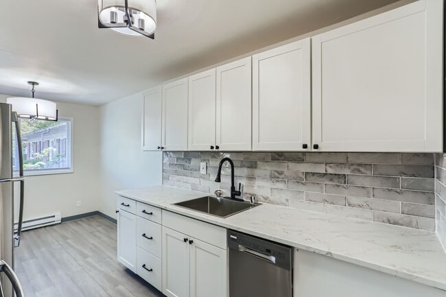 Photo - Hawthorne Court Apartments