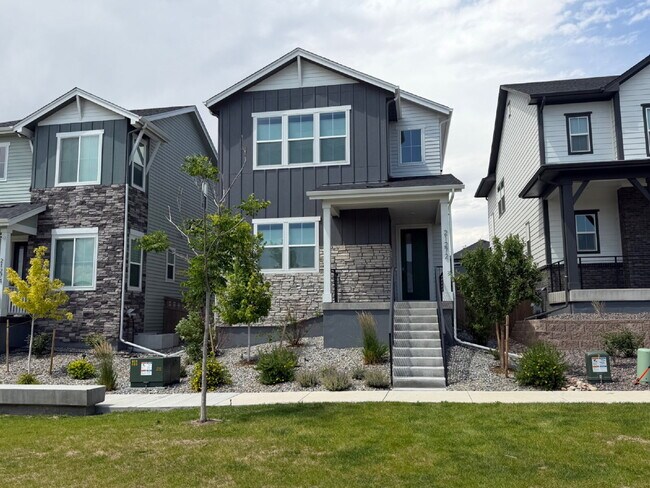 Building Photo - Modern Luxury Living with a Chef's Kitchen, Bonus Room & Home Office!