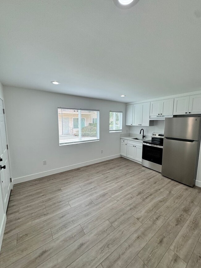 Photo - Large New Construction 1 bed 1 Bath Apartment for Rent In Long Beach! Unidad 7
