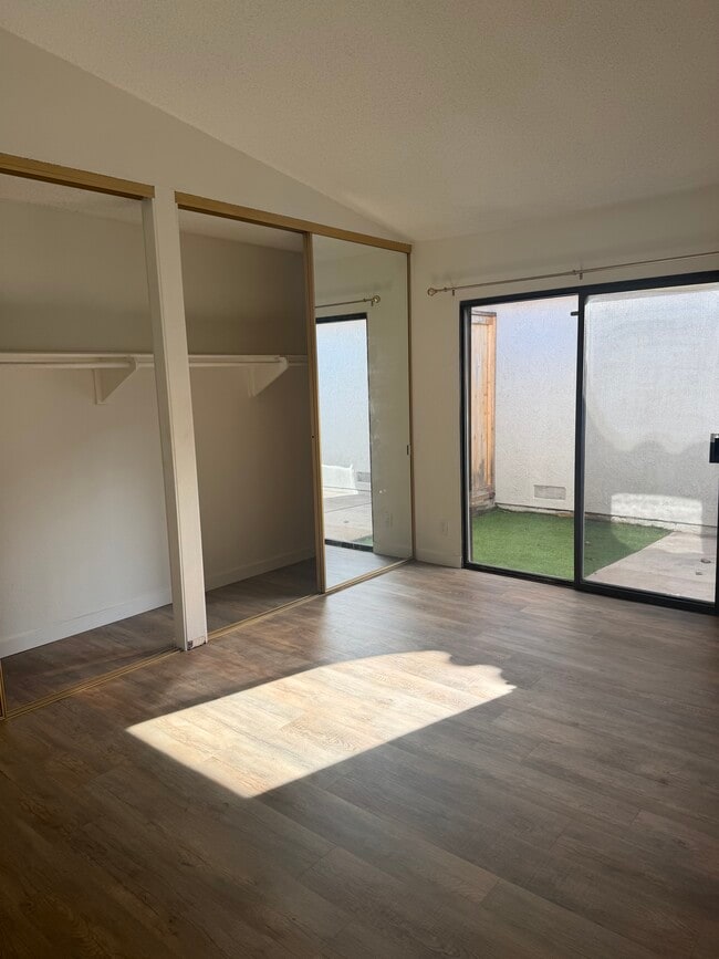 Photo - 10417 Hayford St