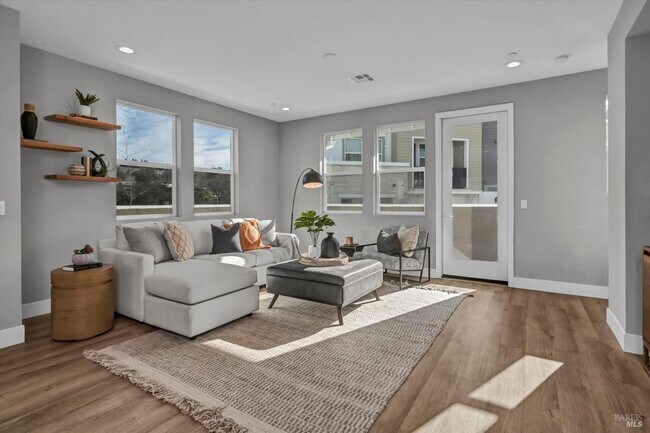 Photo - 297 Gambrel Cir