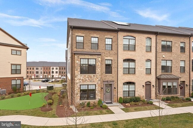 4422 Fair Lakes Ct