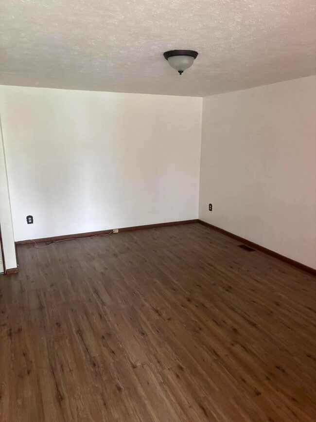 Photo - 3 Bed  1 Bath  Great Location, Great Backyard