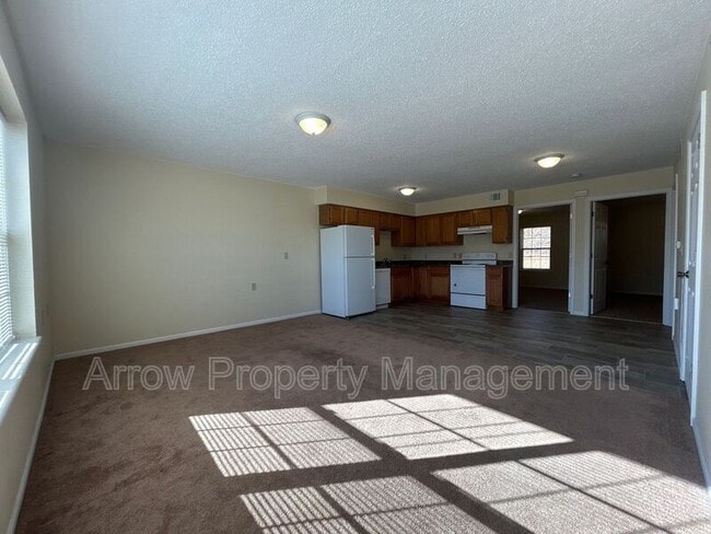 Building Photo - 1015 W 14-1