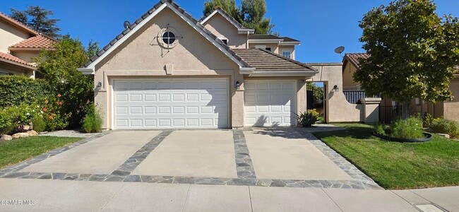Building Photo - 2792 Sandhurst Ave