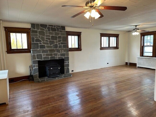 Photo - Welcome to this charming 3-bedroom, 1-bath...