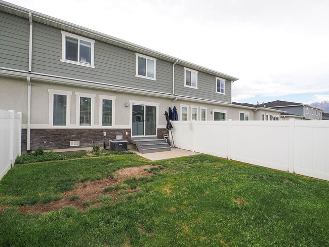 Photo - 3 Bedroom, 2.5 Bathroom Riverton Town Home