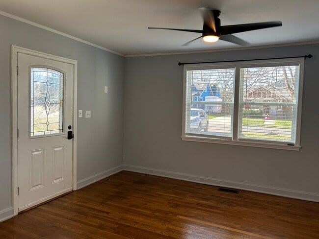 Photo - 2224 Roslyn Ave
