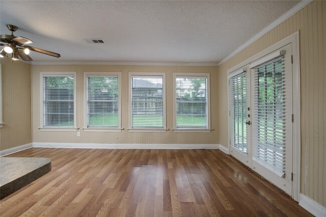 Photo - 13215 Lake Breeze Ln