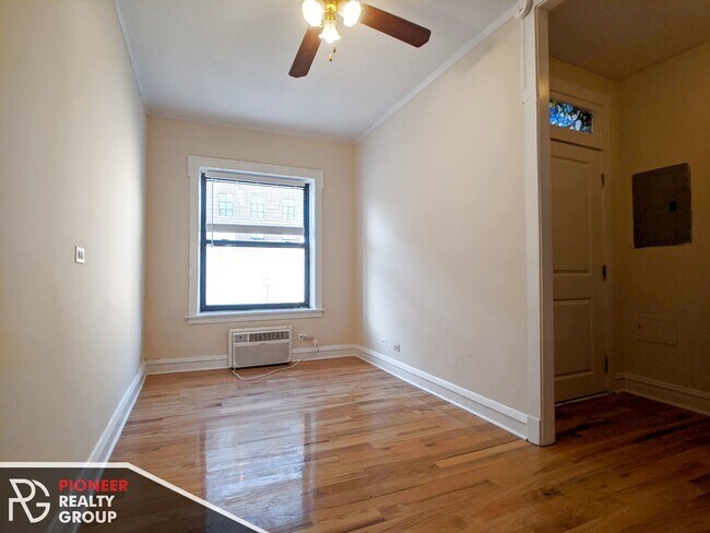 Photo - 736 W Addison St Unit 744-1W