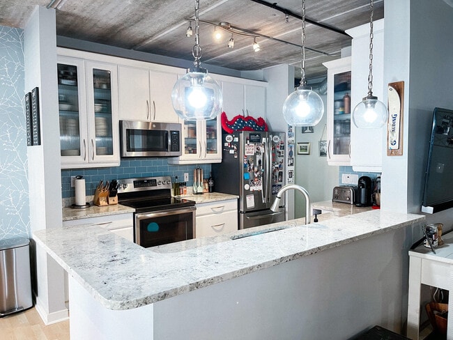 Kitchen - 800 Peachtree St NE Unit 1319