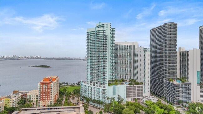 Building Photo - 1900 N Bayshore Dr Unit 2318 Rental