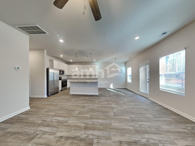 Photo - 3993 Zepelin Wy