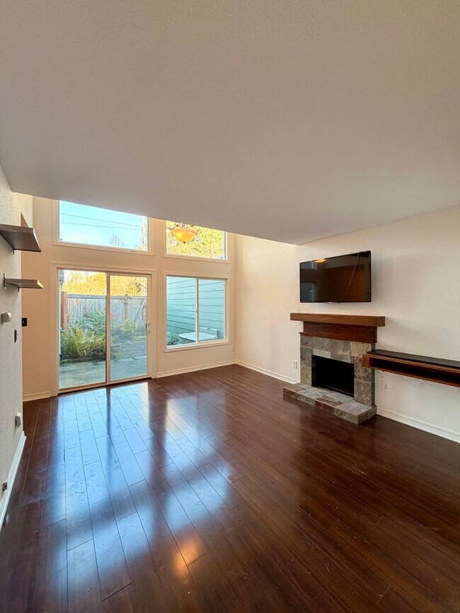 Photo - Longfellow Run Townhomes - West Seattle