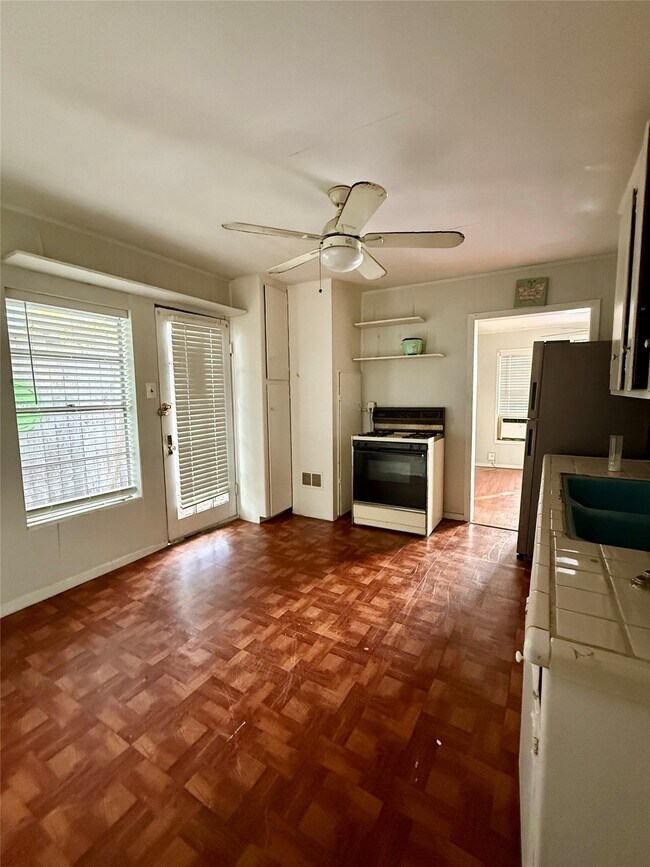 1526 Yale St Unit 2