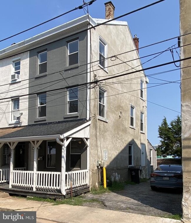 Building Photo - 220 Pearl St
