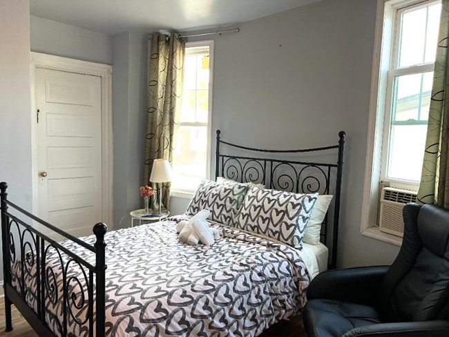 Photo - 5023 Spruce St