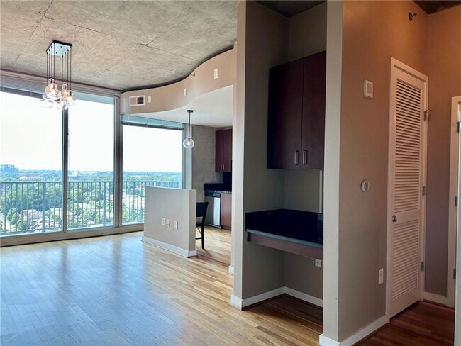 Photo - 361 17th St NW Unidad 1817