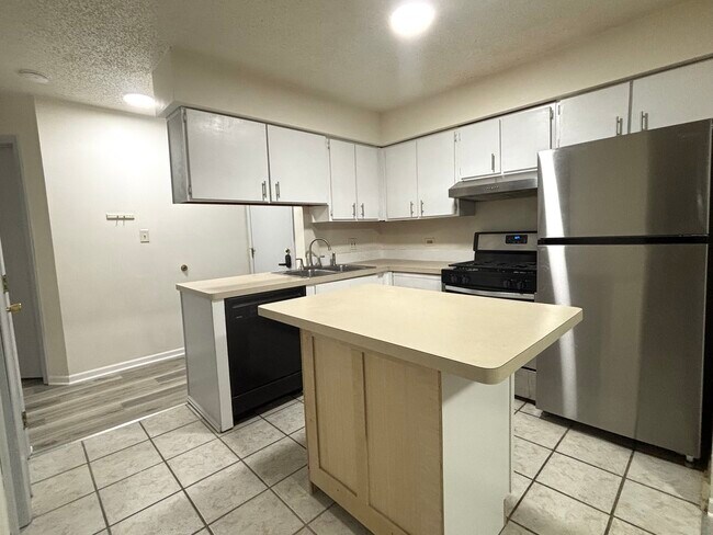 kitchen - 15 Echo Ct Unidad 7